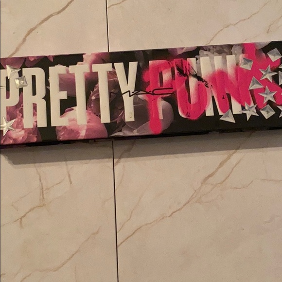 Eyeshadow palette - Picture 2 of 2